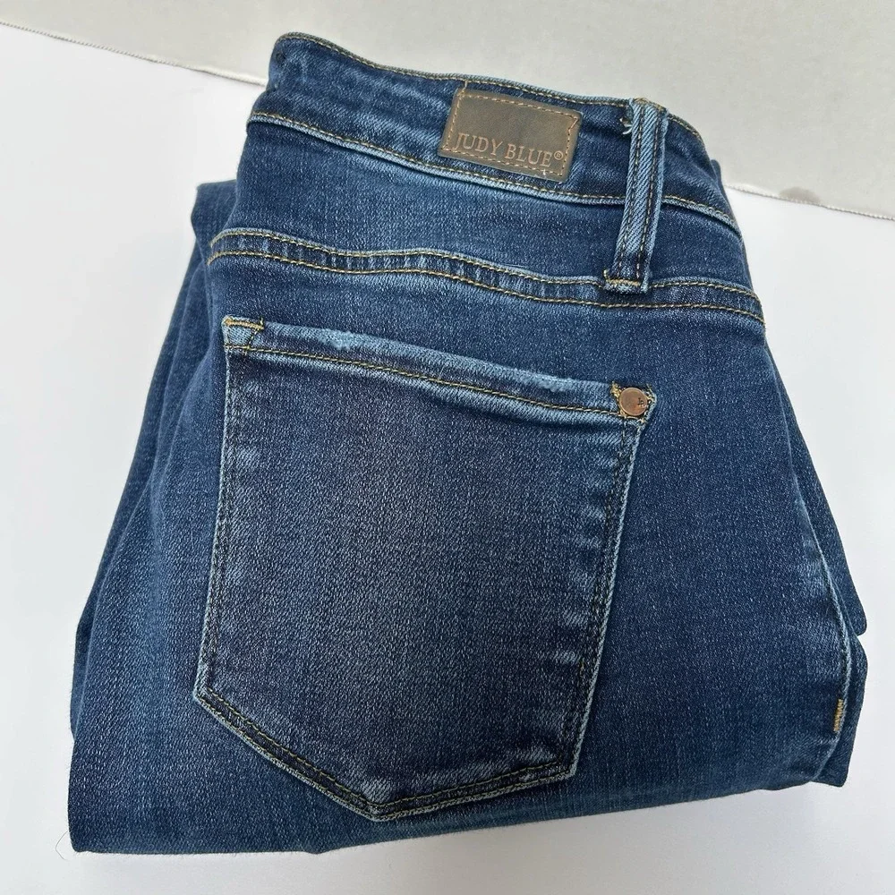 Judy Blue Slim Fit Hi-Rise Jean Size 7/28 Style #84136 Minor Distressing Raw Hem - Picture 1 of 6